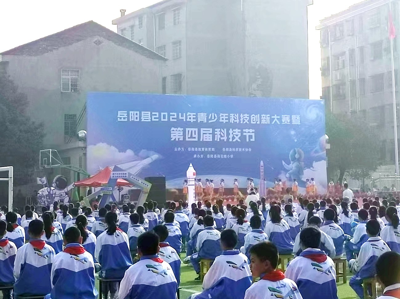 ANBO.COM宣传车亮相“岳阳县2024年青少年科技创新大赛暨第四届科技节”